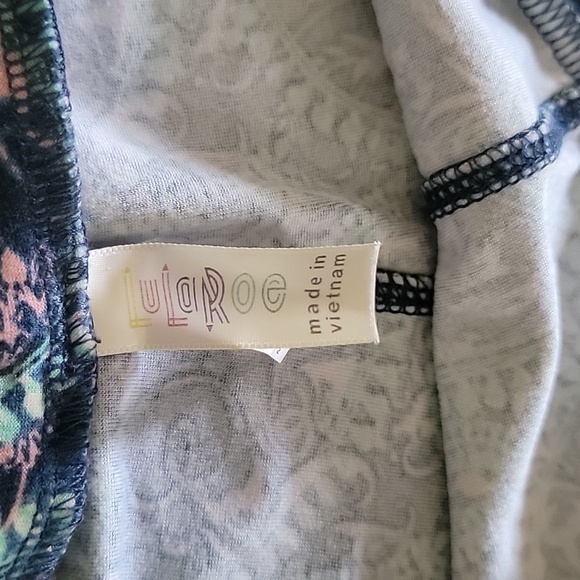 Lularoe Tall & Curvy Leggings Very cute paisley print - Picture 3 of 4